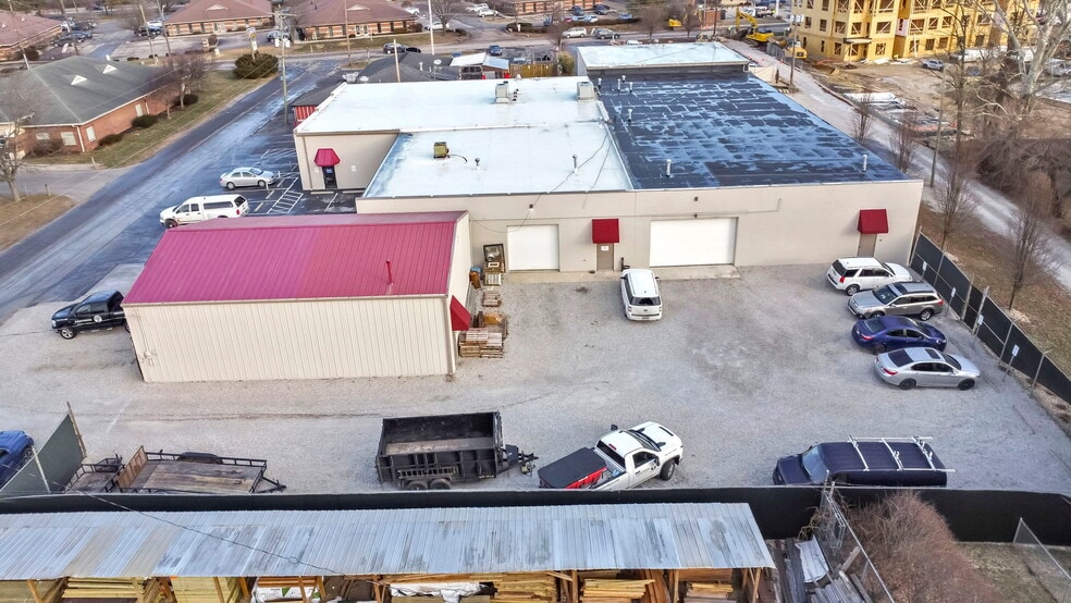 More Photos Of 187-189 W Johnstown Rd, Gahanna Warehouse For Lease