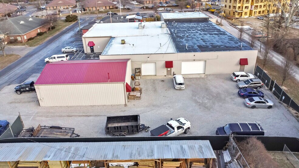More Photos Of 187-189 W Johnstown Rd, Gahanna Warehouse For Lease