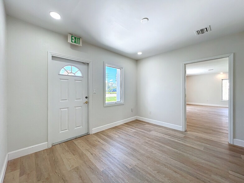 More Photos Of 507 East St, Longwood Office Residential For Lease