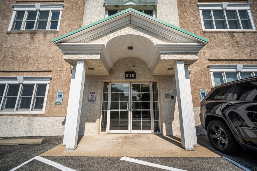 More Photos Of 815 Greenwood Ave, Jenkintown Medical For Sale