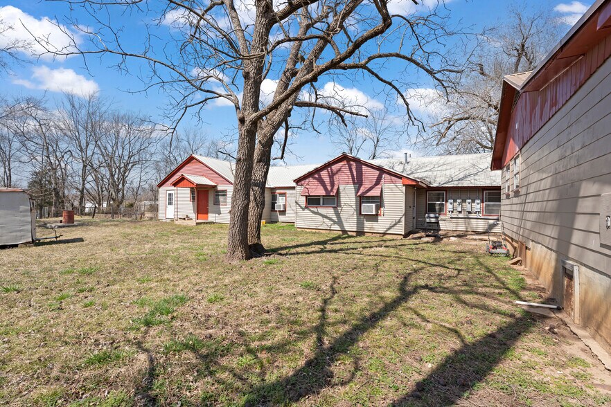 More Photos Of 300 Range St, Marshall Multifamily For Sale