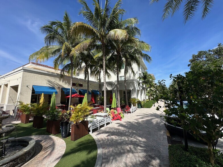 More Photos Of 1200 Town Center Dr, Jupiter Apartments For Lease