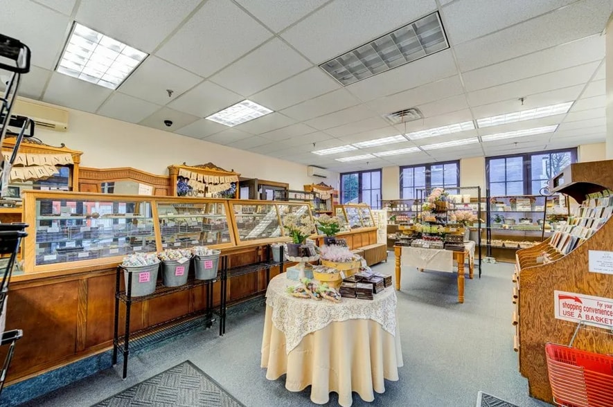 More Photos Of 269 Main St, Beacon Storefront For Sale