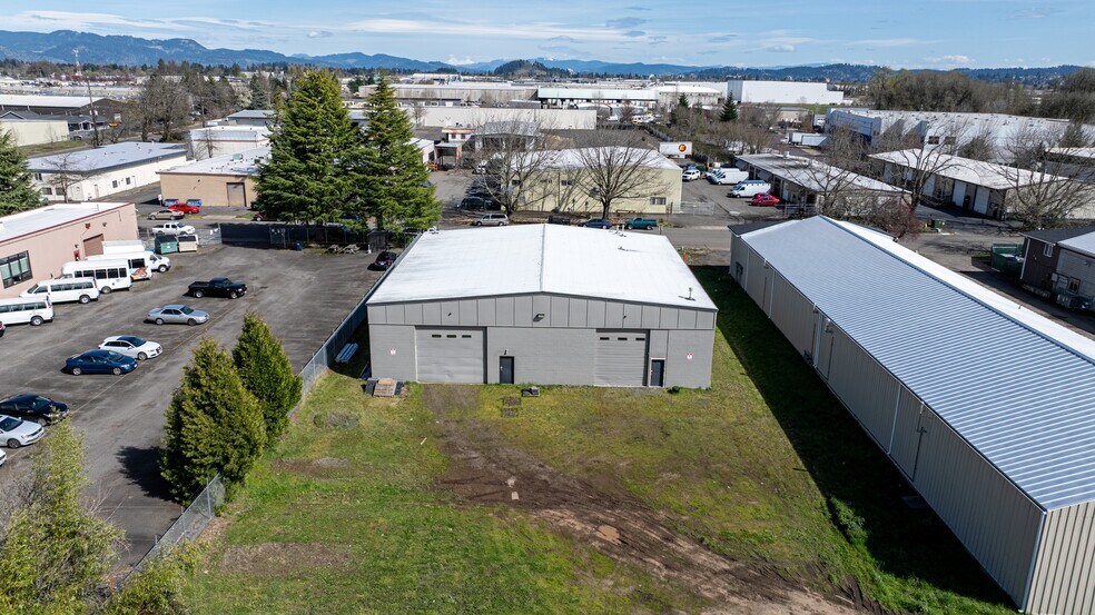 More Photos Of 174 Wallis St, Eugene Warehouse For Lease