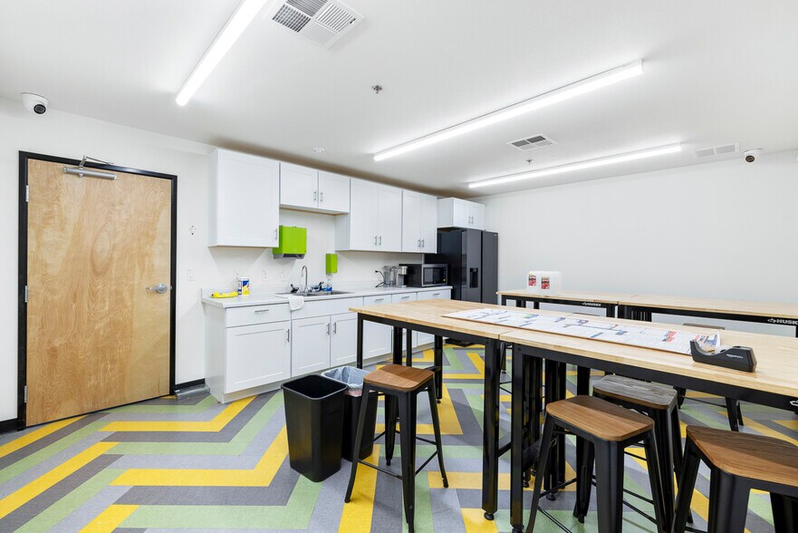 More Photos Of 1450 Enterprise Dr, Lemoore Warehouse For Sale