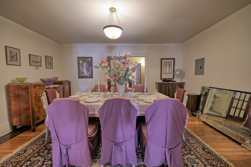 More Photos Of 511 Warren St, Hudson Storefront Retail Residential For Sale