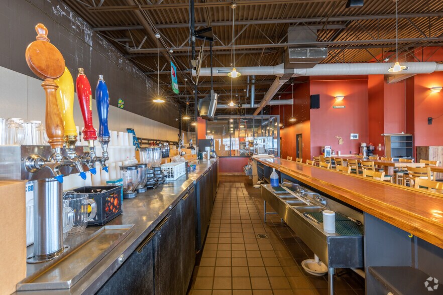 More Photos Of 1660 Fort St, Lincoln Park Bar For Sale