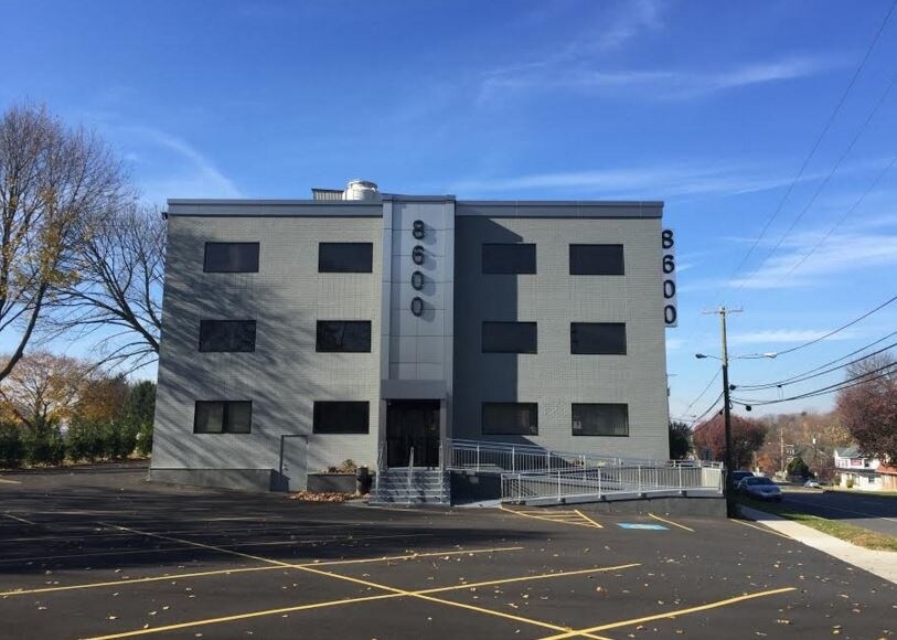 More Photos Of 8600 West Chester Pike, Upper Darby Township Office For Lease