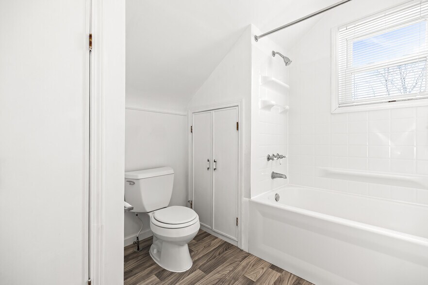 More Photos Of 8137-8145 Macomb St, Grosse Ile Apartments For Sale