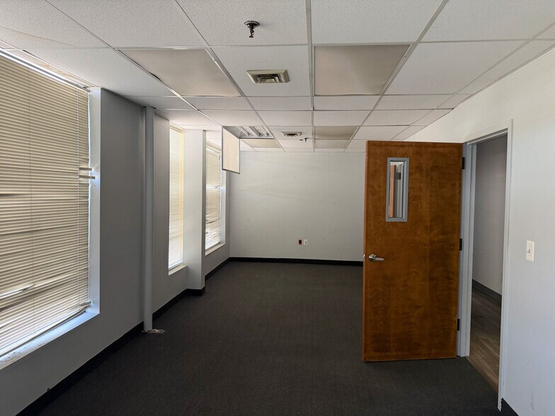 More Photos Of 8196 Terminal Rd, Lorton Showroom For Lease