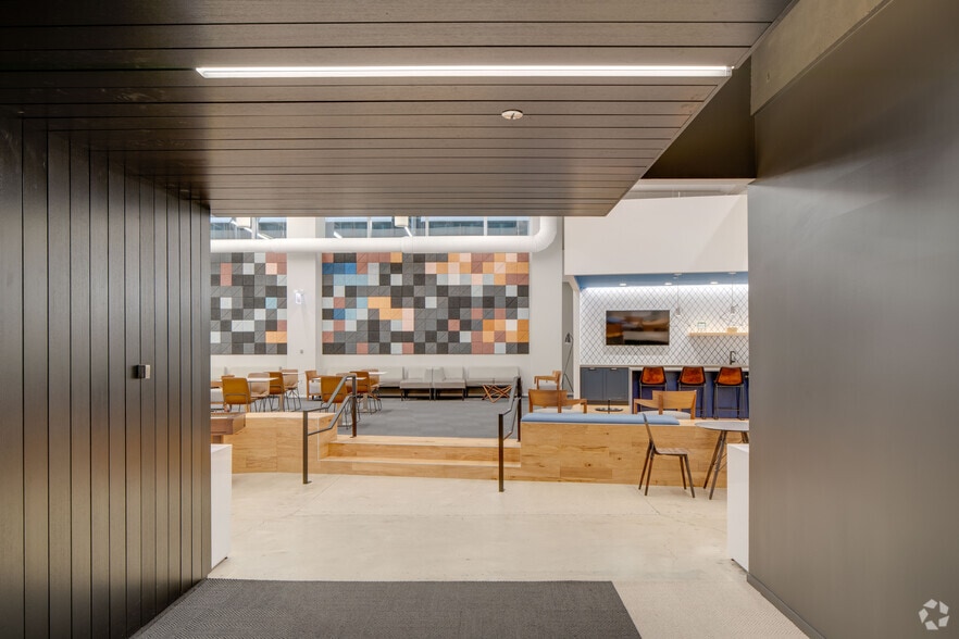 More Photos Of 200 W Adams St, Chicago Office For Lease