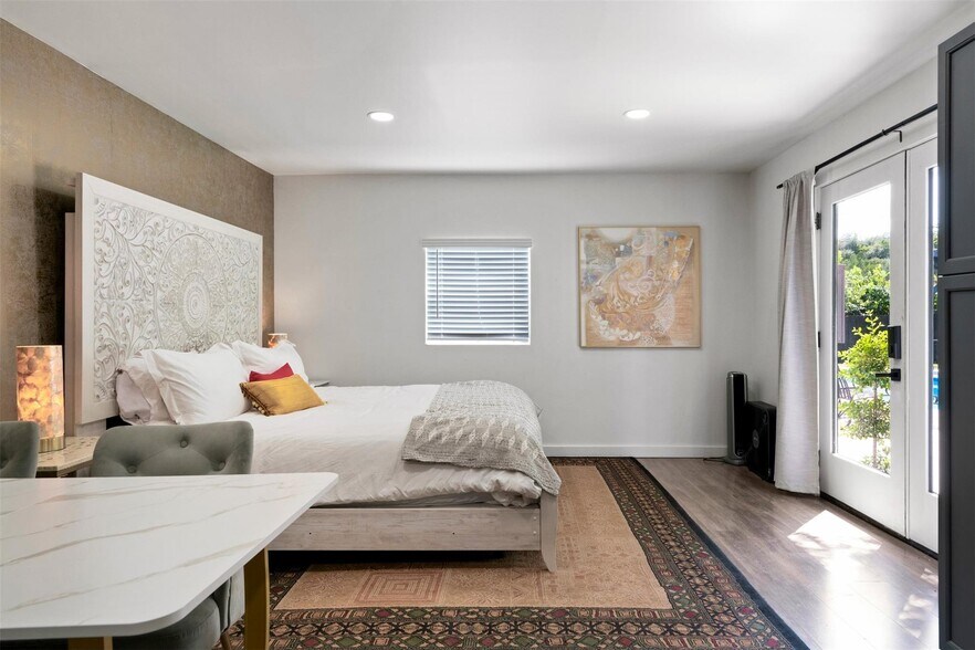 More Photos Of 8721 Mountain Crest Dr, Austin Specialty For Sale