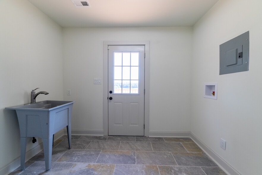 More Photos Of 910 Old Abbeville Rd, Eufaula Specialty For Sale