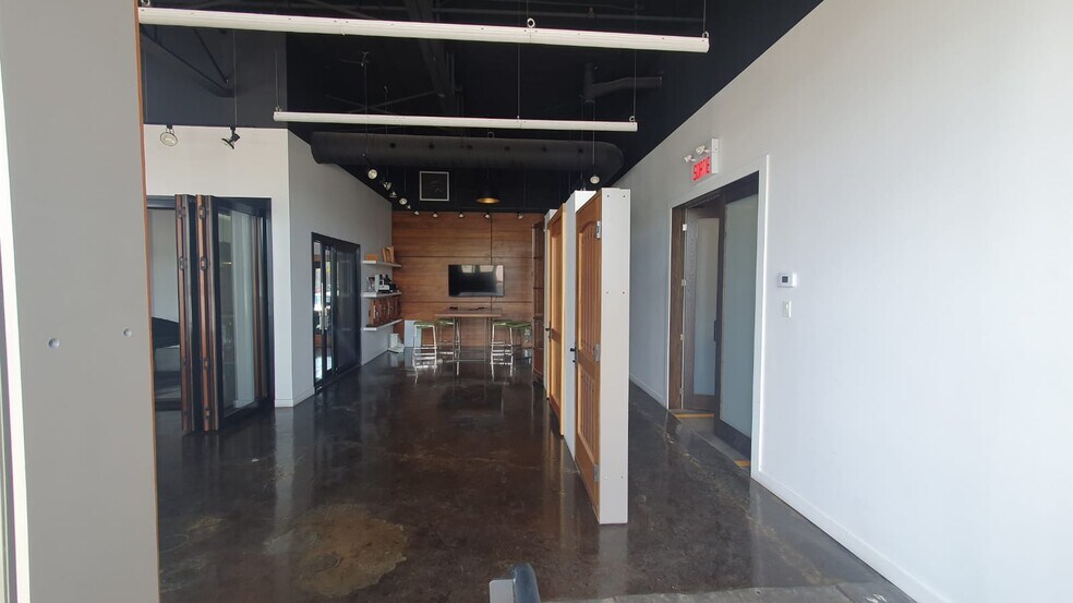 More Photos Of 6705 Rue Saint-Jacques, Montréal Light Distribution For Lease