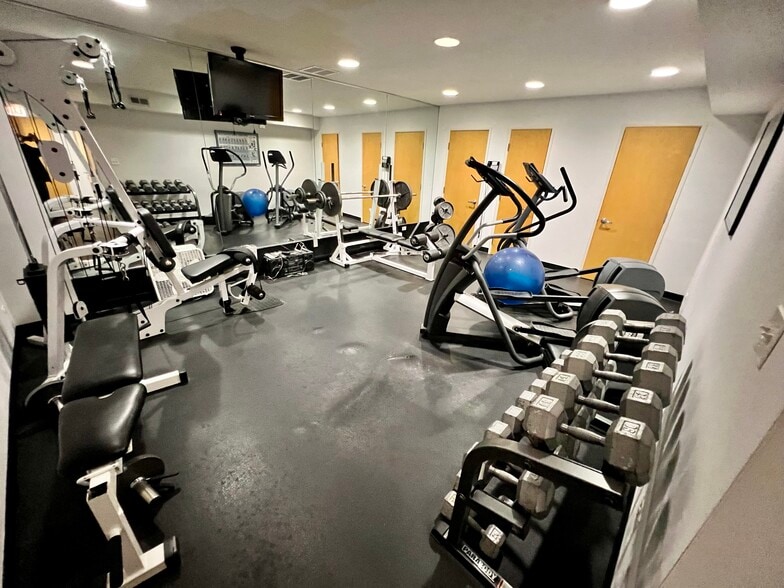 More Photos Of 2600 Gross Point Rd, Evanston Loft Creative Space For Sale