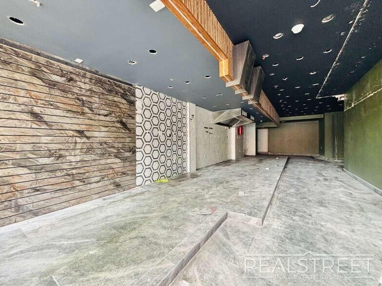More Photos Of 322 Union Ave, Brooklyn General Retail For Lease