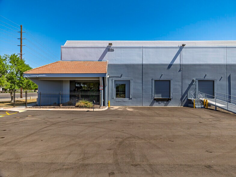 More Photos Of 1326 W Fairmont Dr, Tempe Distribution For Lease