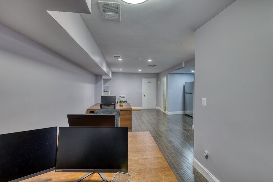 More Photos Of 10 Old Mamaroneck Rd, White Plains Office For Sale