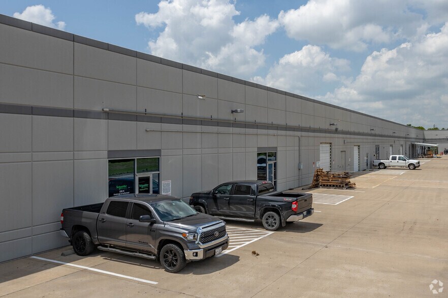 More Photos Of 17146 Feathercraft Ln, Webster Flex For Lease