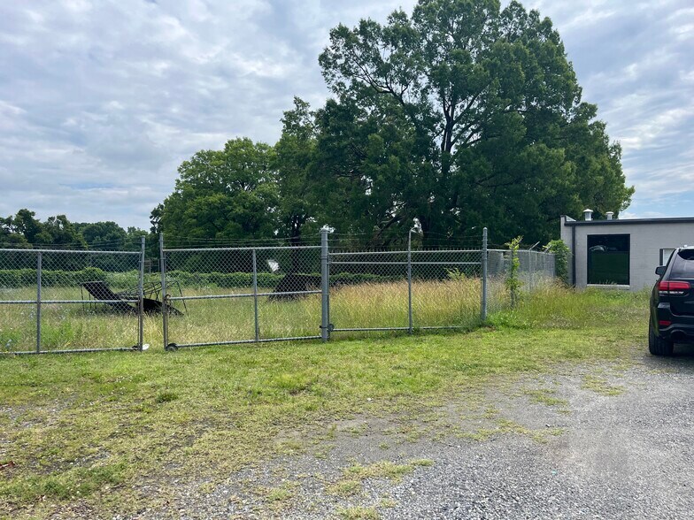 More Photos Of 404 E Long Ave, Gastonia Warehouse For Lease