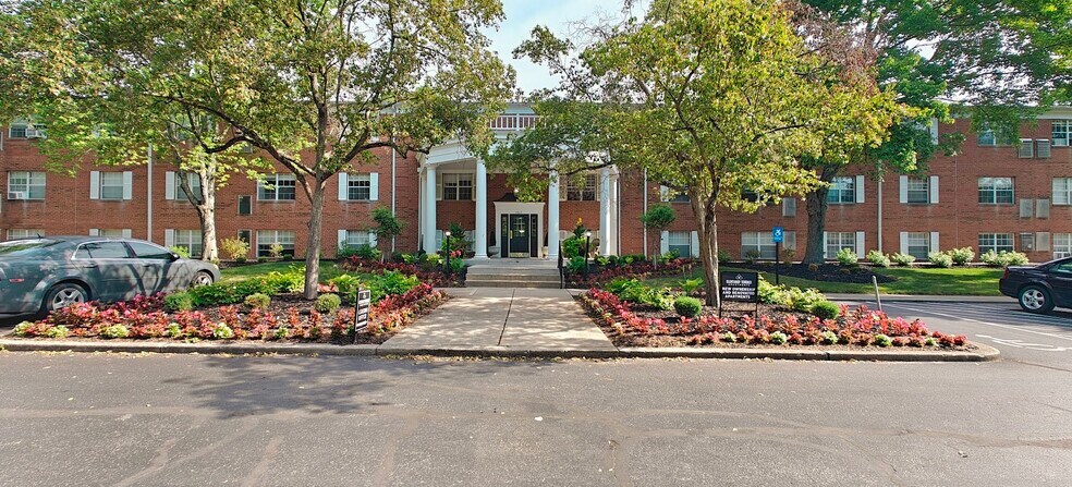 More Photos Of 4577 Olentangy River Rd, Columbus Apartments For Sale