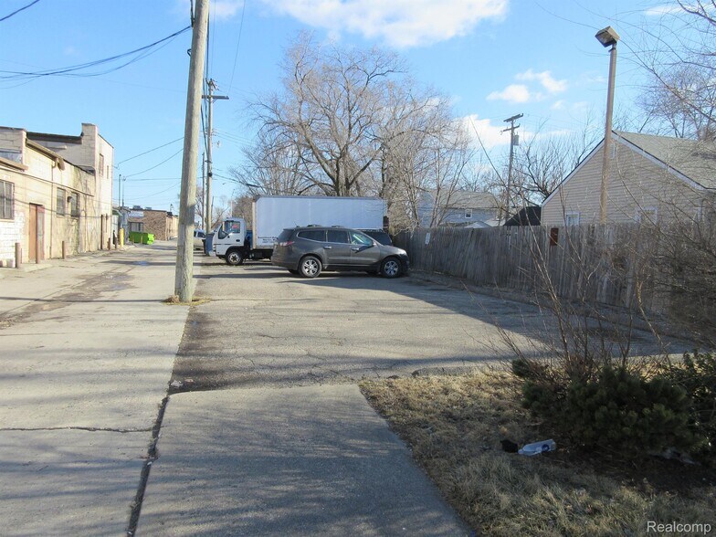 More Photos Of 19200 Kelly Rd, Detroit Restaurant For Sale