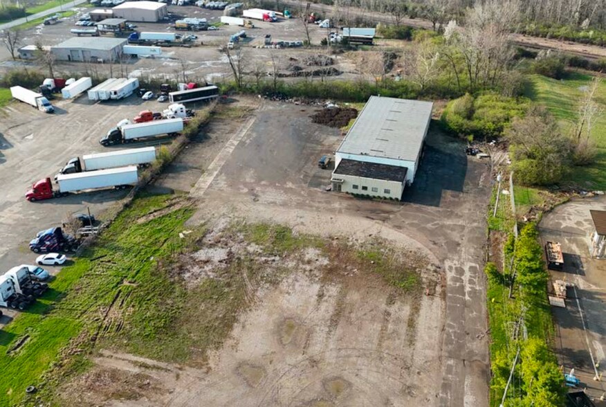 More Photos Of 2975 Symmes Rd, Fairfield Warehouse For Lease