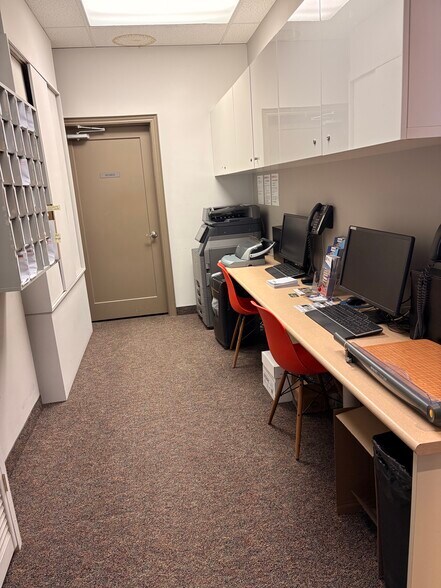More Photos Of 125 Lakeshore Rd E, Mississauga Coworking Space