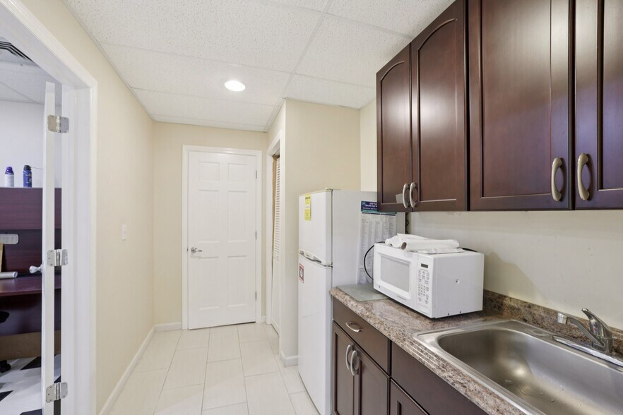 More Photos Of 364 Parsippany Rd, Parsippany Office For Sale