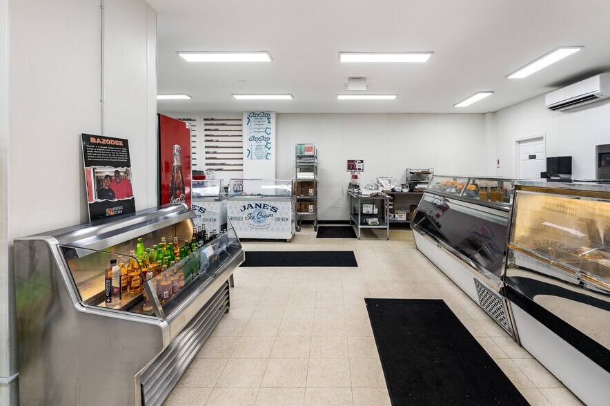 More Photos Of 524-526 Bedford Rd, Bedford Hills General Retail For Sale