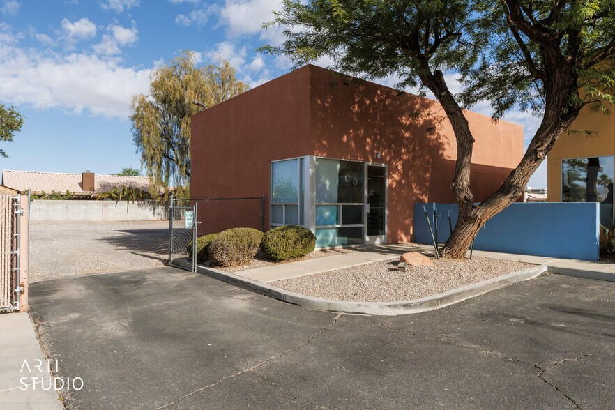 More Photos Of 371 Riverside Rd, Mesquite Veterinarian Kennel For Sale