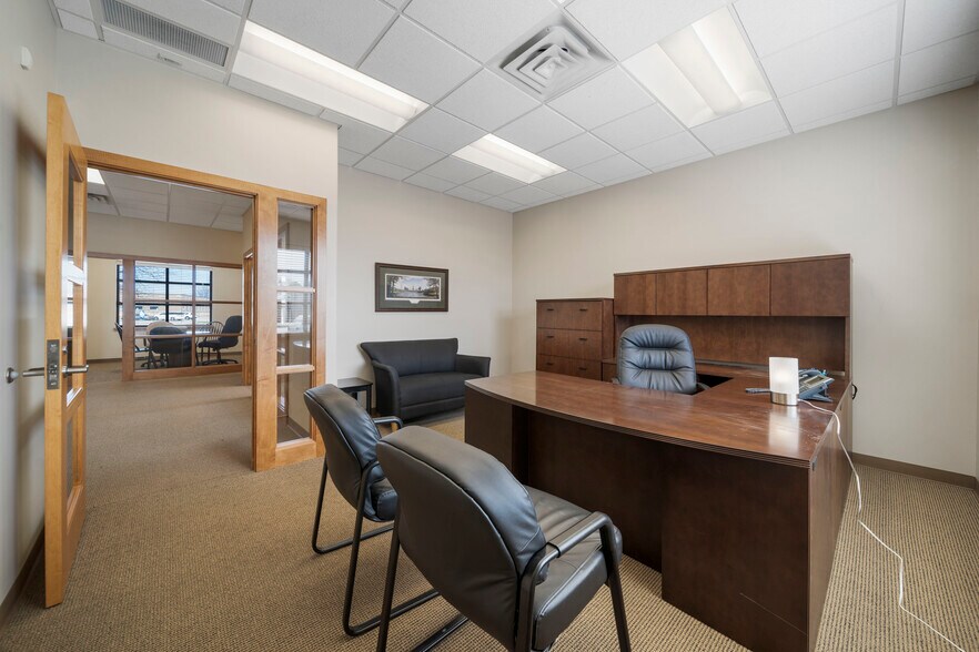 More Photos Of 7447 Riverside Pky, Tulsa Bank For Lease