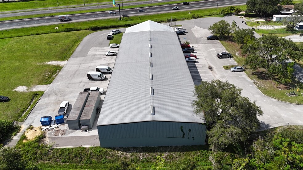 More Photos Of 3306 Waterfield Rd, Lakeland Warehouse For Lease