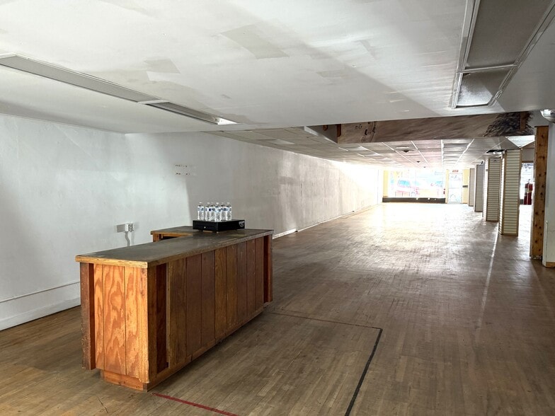 More Photos Of 513 S Main St, Moscow Storefront For Lease