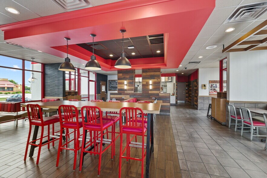 More Photos Of 6007 Gateway Dr, Plainfield Fast Food For Sale