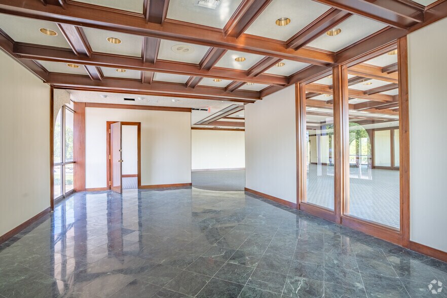 More Photos Of 990-1000 N Federal Hwy, Boca Raton Storefront Retail Office For Lease