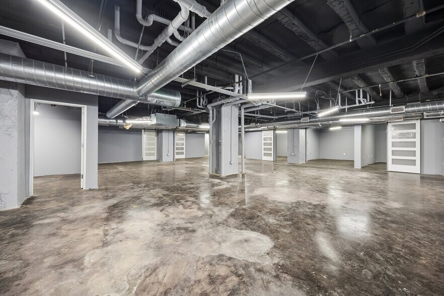 More Photos Of 917 Main St, Houston Apartments For Sale