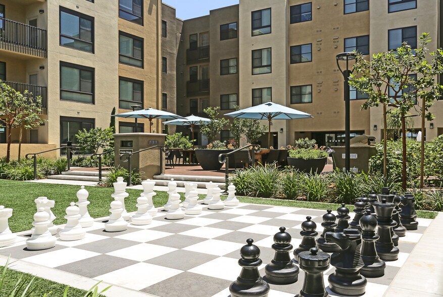 More Photos Of 9400 Corbin Ave, Northridge Apartments For Lease