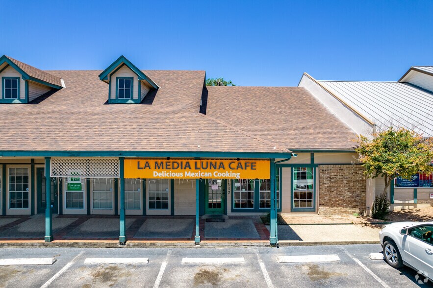 More Photos Of 12303-12335 Wetmore Rd, San Antonio Storefront For Sale