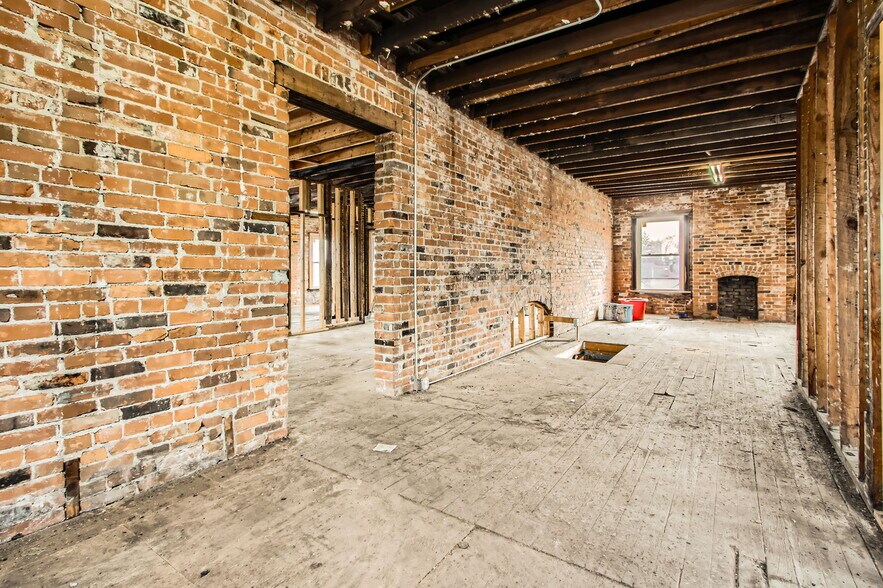 More Photos Of 132 E 5th Ave, Columbus Storefront Retail Residential For Lease