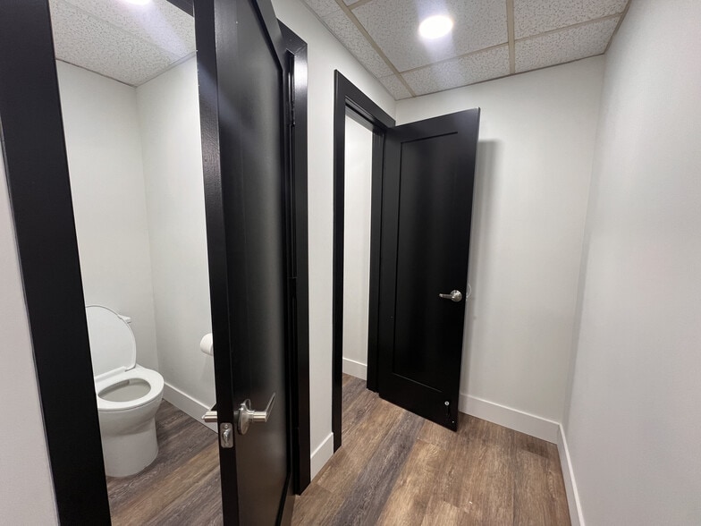 More Photos Of 494 Belmont Ave, Springfield Funeral Home For Lease