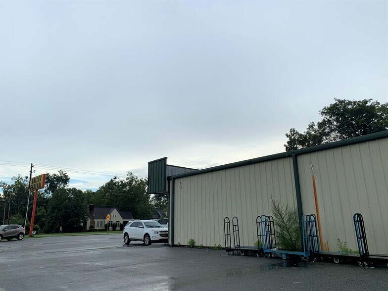 More Photos Of 19276 Hartford St, Edison Freestanding For Sale