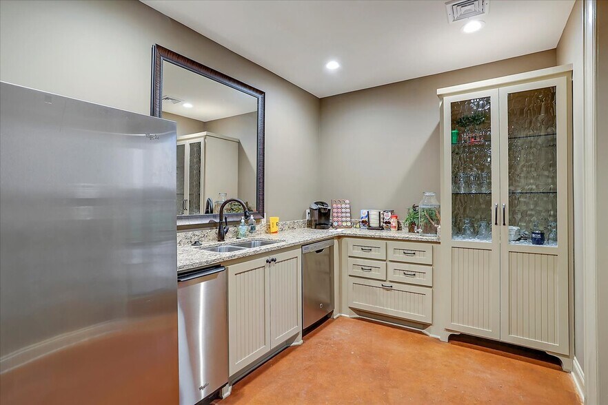 More Photos Of 809 N Church St, Florence Office For Lease