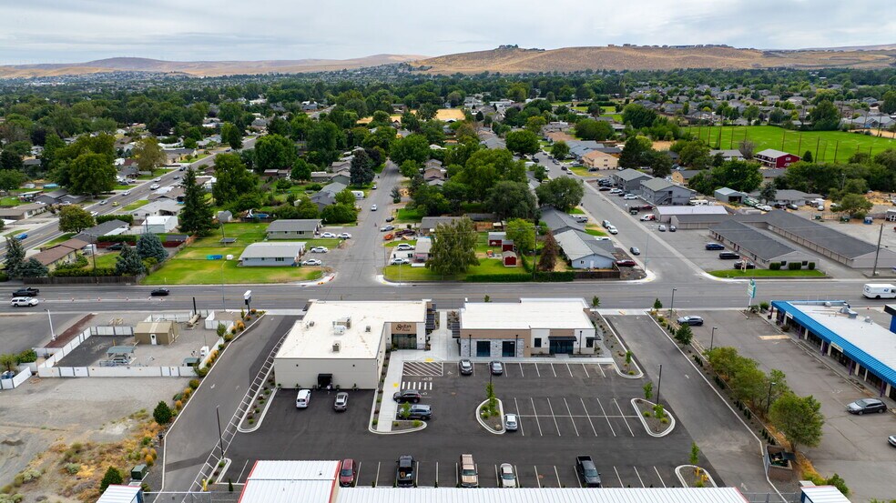 More Photos Of 6018 W Clearwater Ave, Kennewick General Retail For Lease
