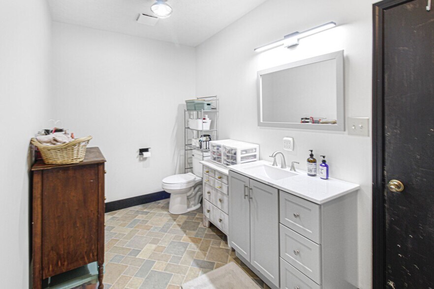 More Photos Of 111 Water St, Horse Cave Storefront For Sale