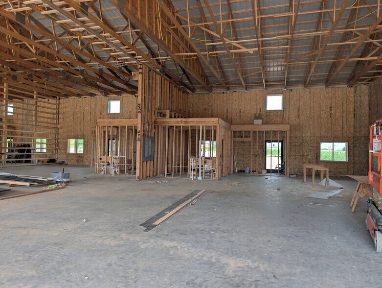 More Photos Of N7152 Bowers Rd, Elkhorn Office For Lease