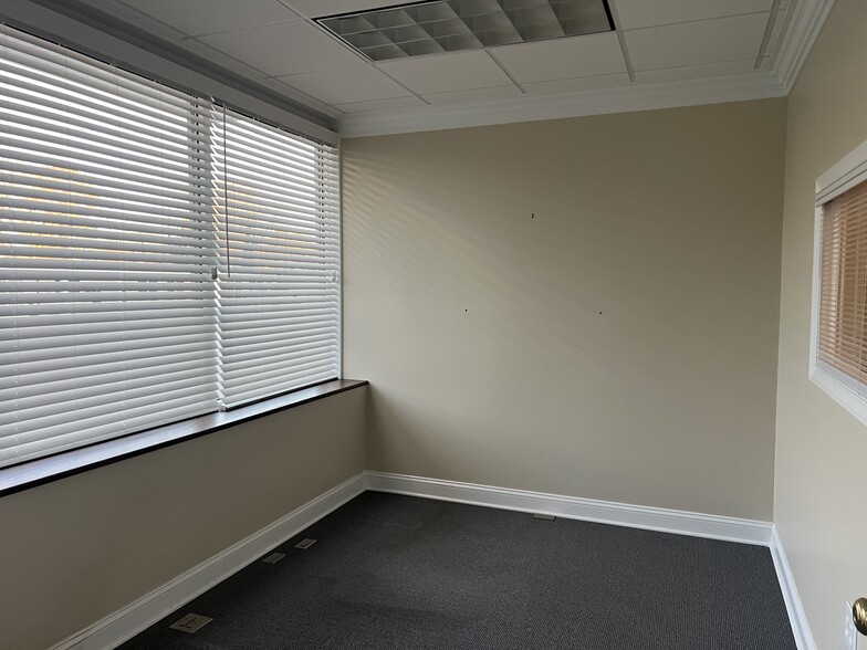More Photos Of 165 N Renfro St, Mount Airy Office For Sale