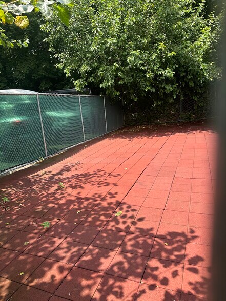 More Photos Of 7314 Yellowstone Blvd, Forest Hills Storefront Retail Residential For Lease