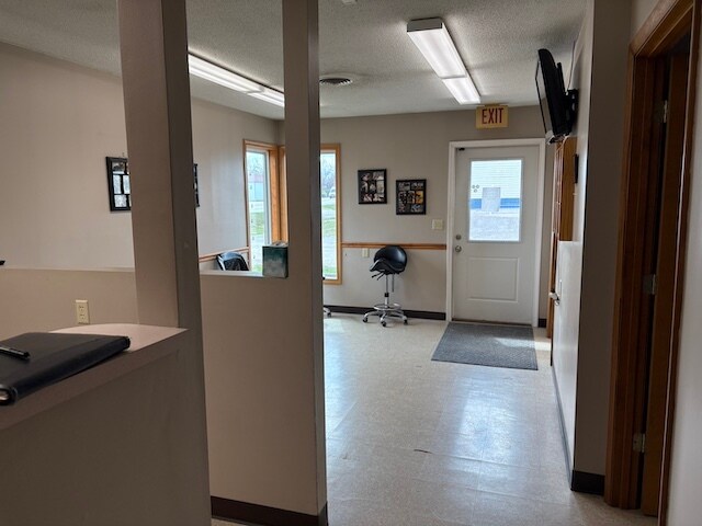 More Photos Of 631 N Pershing St, Energy Veterinarian Kennel For Sale