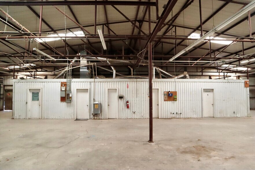 More Photos Of 3224 Industrial Dr, Wichita Falls Manufacturing For Lease